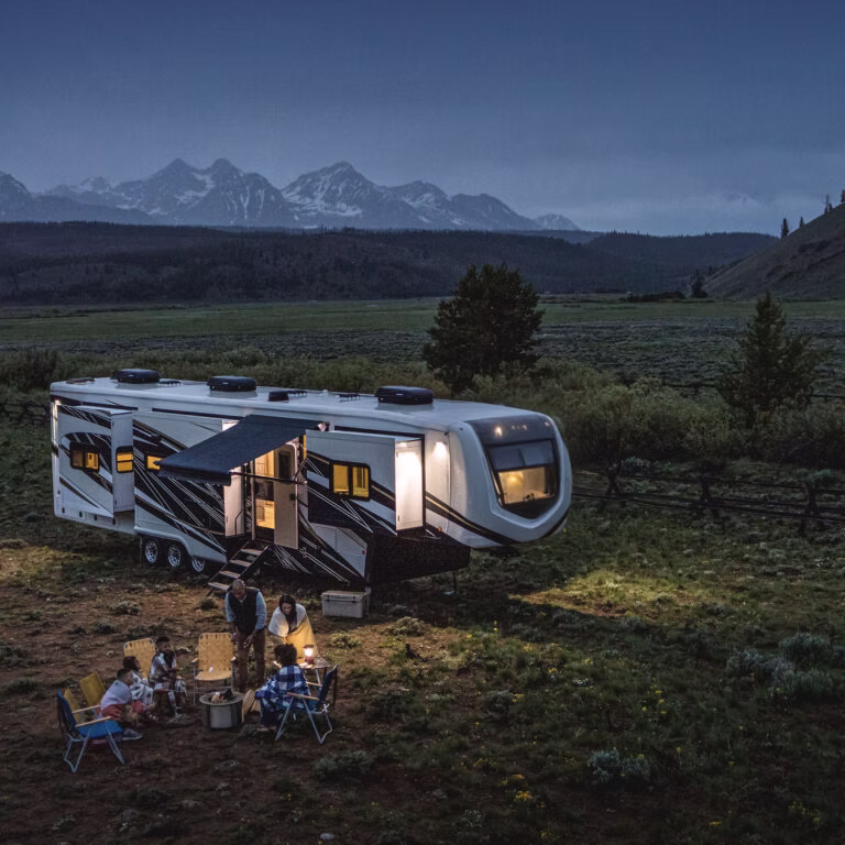 Elevate your journey with SilverShine's advanced Fifth Wheeler Chassis<br />
